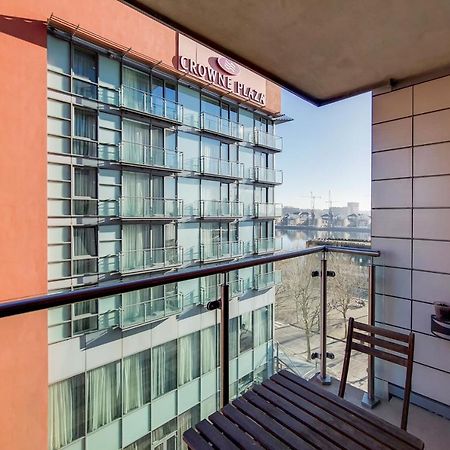 Deluxe One Bed Apartment By London Excel ภายนอก รูปภาพ